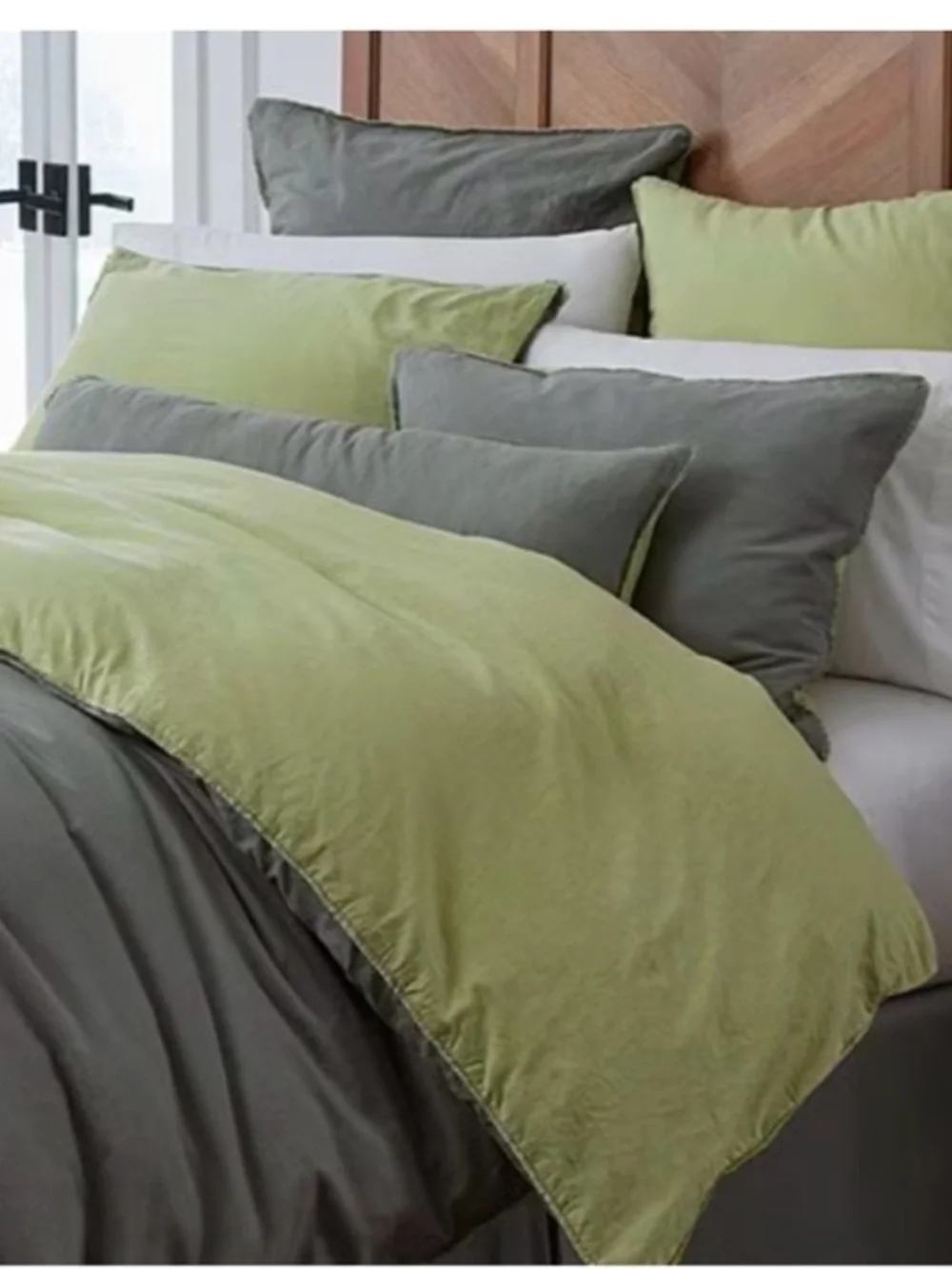 Southern Living Queen Linen Duvet Reversible Green/ Chartreuse Tie Bottom Fringe